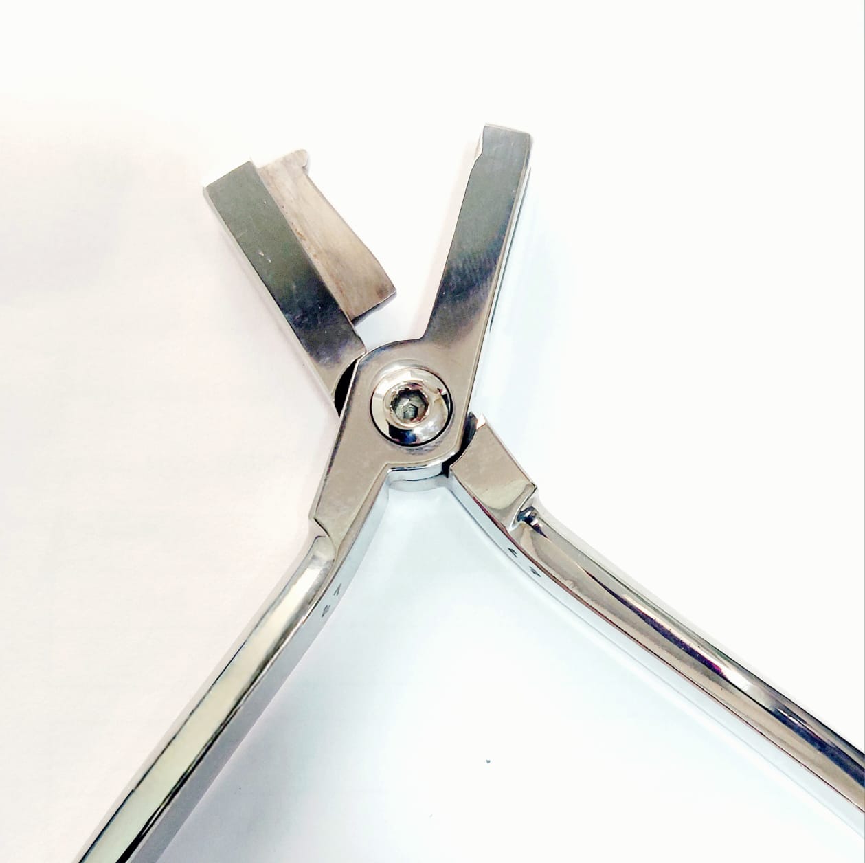 Ligature forming plier