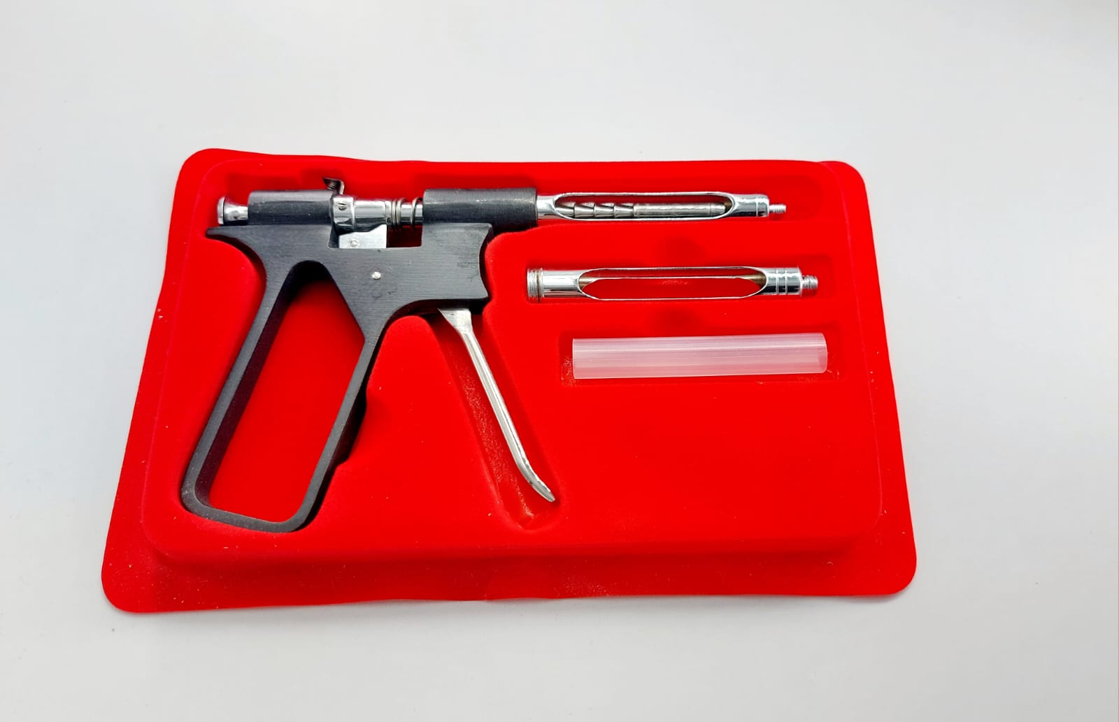 Intraligmentaive Syringe