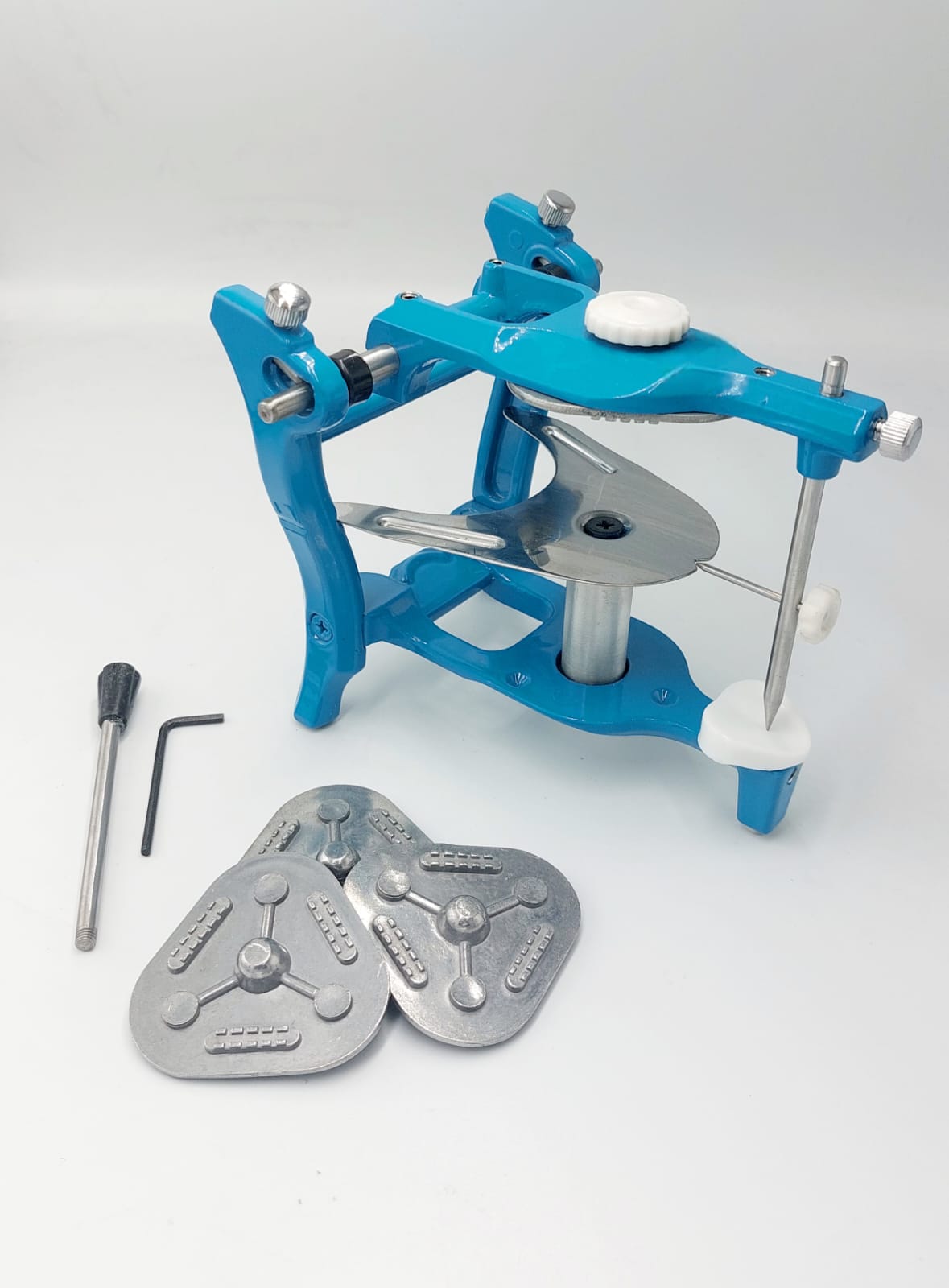 Articulator with Mounting Plate